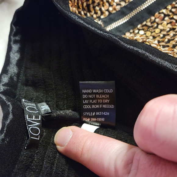 Beautiful and unique gold shorts - Picture 3 of 6